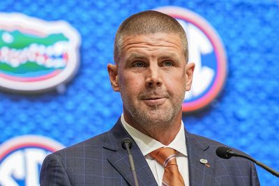 Blue-chip receiver Aidan Mizell commits to Florida while holding two live alligators