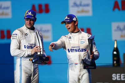De Vries loses London E-Prix Formula E podium for robust defending