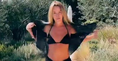 Amanda Holden flaunts figure in sultry bikini clip as she shows off diving skills