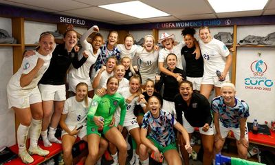 Boris Johnson praises England women’s football team on eve of Euros final