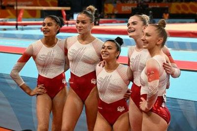 Claudia Fragapane lands fifth Commonwealth Games gold as England hold nerve in women’s team gymnastics
