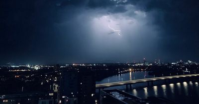 'Tropical' heavy rain and thunder as temperatures soar from today
