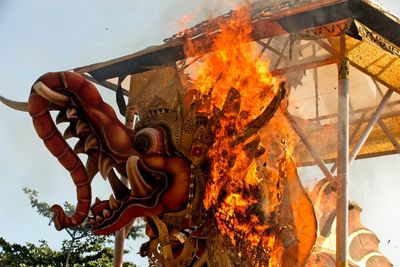 AP PHOTOS: Bali holds mass cremation for over 100 deceased