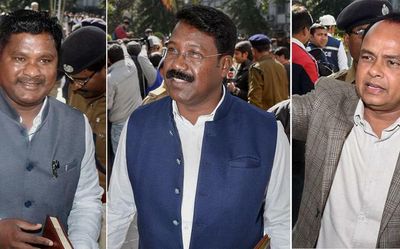 Congress suspends 3 Jharkhand MLAs held in West Bengal with huge amount of cash