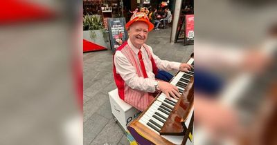 'People's grandad' thrills shoppers as 'Billy the Hat'