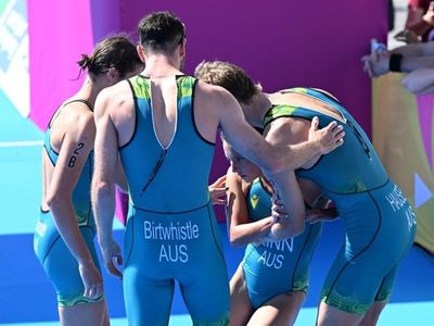 Australia takes bronze in triathlon relay