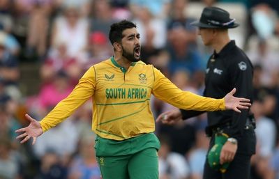 Five-star Shamsi seals South Africa T20 series win over England
