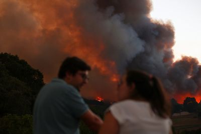 Hundreds of firefighters battle blaze near Lisbon