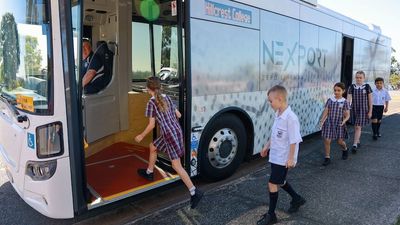 Gold Coast school jumps onboard electric school bus trial to inspire curious young minds