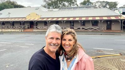 Retired couple on Australia's longest pub crawl say old country hotels are best