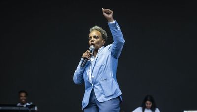 Lightfoot announces deal to keep Lollapalooza in Grant Park for another decade