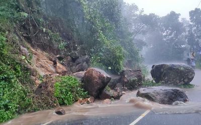 Heavy rain triggers landslides in Central Kerala