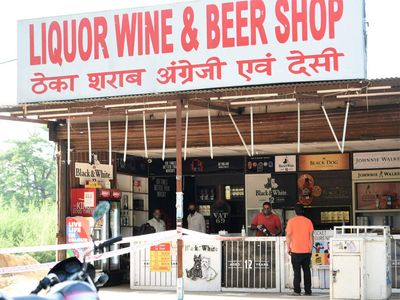 Delhi government extends existing licenses of liquor shops