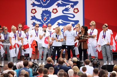 Euro 2022 LIVE: England players lauded by thousands at Trafalgar Square victory party