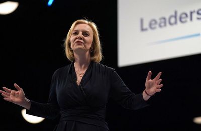 Liz Truss gains backing of senior Scottish Tory MSPs as 'child of the Union'