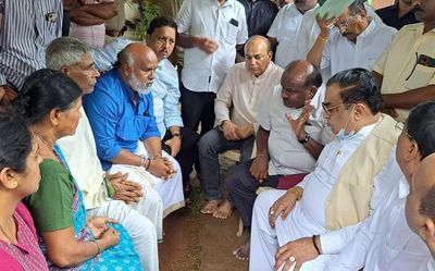 Kumaraswamy visits families of Dakshina Kannada murder victims, assures justice