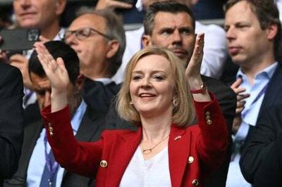 Liz Truss in new boost as Tory vote begins