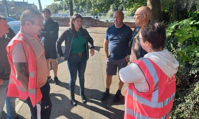 Labour facing ‘breakdown in discipline’ as Nandy visits picket line