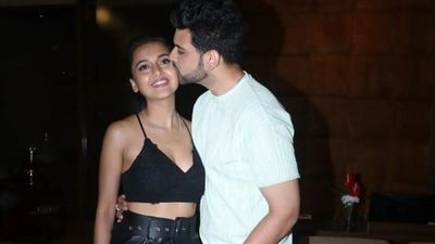 Karan Kundrra's liplock with girlfriend Tejasswi Prakash leaves fans in awe