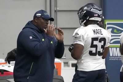 Seahawks DC Clint Hurtt setting high expectations for defensive line