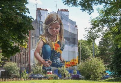 New 'Daffodil King' inspired mural by renowned artist pops up in Govan