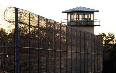 Inmate kills guard at Oklahoma private prison, officials say