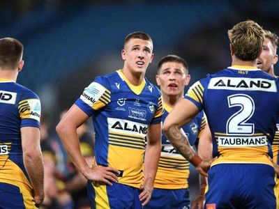 Eels back Arthur to replace Moses at No.7