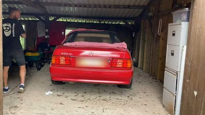 1990s Mercedes 300SL Barn Find Actually Looks In Good Shape