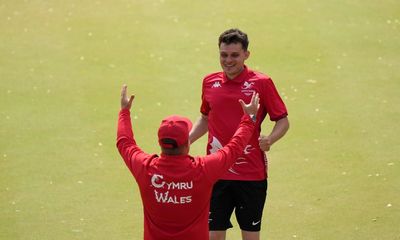 Wales hold on to defend Commonwealth Games men’s pairs bowls title