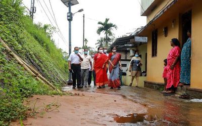 Floodwaters recede from upper reaches of Pathanamthitta in Kerala