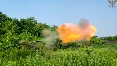 Mykolaiv Paratroopers Turn Captured Russian Self-Propelled Artillery Gun Against The Invaders