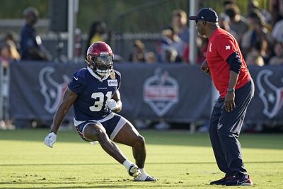 Texans coach Lovie Smith expects running backs to contribute in passing game