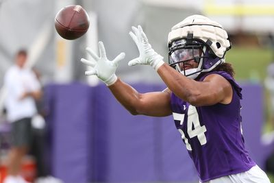 WATCH: Eric Kendricks looks in midseason form with diving interception on Kirk Cousins