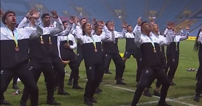 New Zealand men and women team up to perform brilliant version of the haka together after Commonwealth Games medals