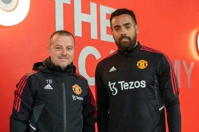 Tom Huddlestone joins Manchester United academy to succeed Paul McShane in hybrid player-coach role