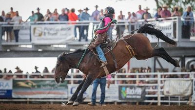 Bronc-riding Australian women make history on US roughstock rodeo tour