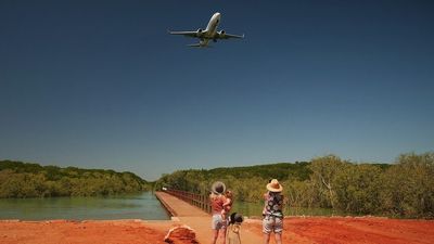 Qantas, Virgin apologise as Broome records highest airport delay percentage in Australia