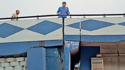 Kolkata: Cracks appear on VIP Road arm of Ultadanga flyover