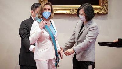 Pelosi to Taiwan president: "We will not abandon our commitment" to island