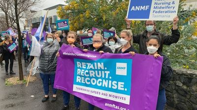 Nurses strike in Launceston as government offers last-minute proposal