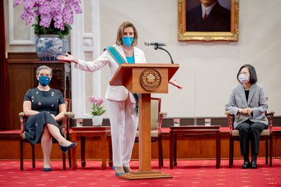 Bookstore owner to ask Pelosi to help Hong Kongers at Taipei meeting