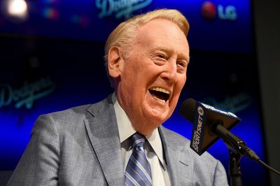 The MLB, broadcasting worlds pay loving tribute to Vin Scully
