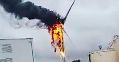 Hull fire: Wind turbine ablaze as thick black smoke billows over town