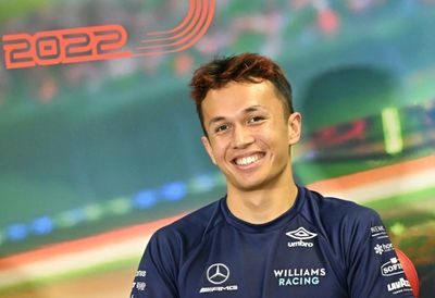 Albon to stay with Williams with dig at Piastri