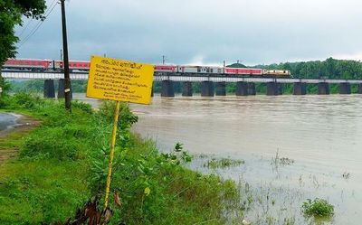 Flood warning along Bharathapuzha