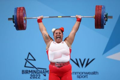 Emily Campbell sends Birmingham crowds wild with stunning weightlifting gold