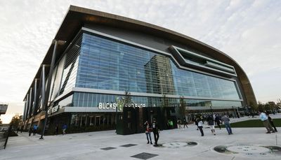 Blackhawks will play preseason game in Milwaukee