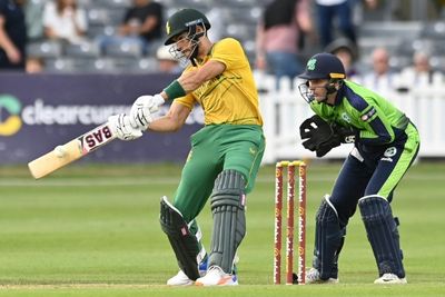 Hendricks sets up South Africa win in Ireland T20 opener