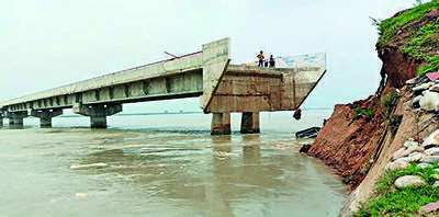 Meerut-Bijnor bridge washed away, commute affected