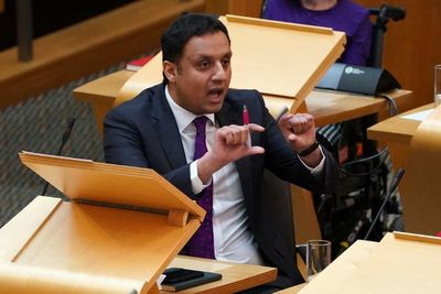 Anas Sarwar told to apologise for trying to 'hoodwink' voters on sovereignty pledge